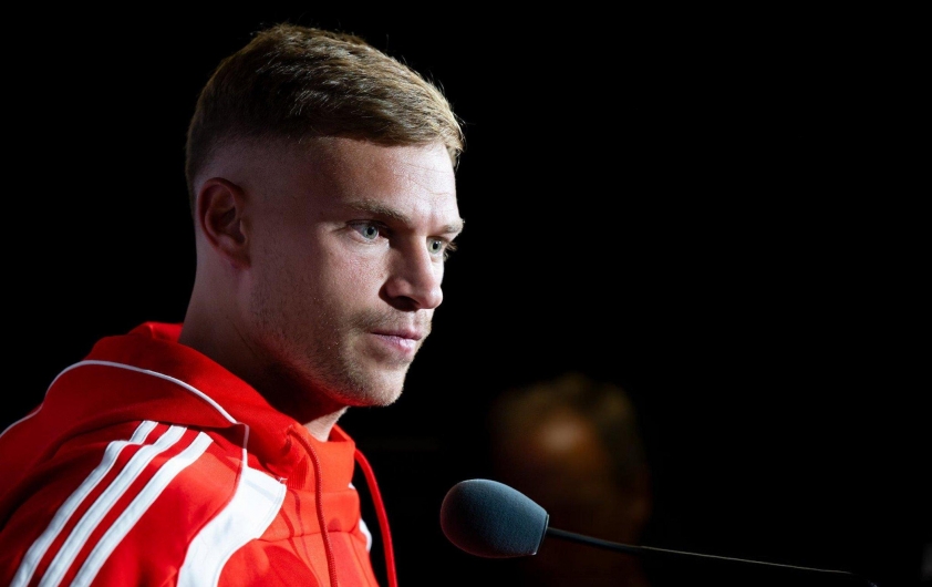 Kimmich thể hiện sự tôn trọng trước đối thủ (nguồn ảnh: iMiaSanMia)