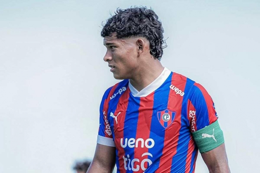 Ở tuổi 17, Diego Leon đã vươn mình trở thành một cầu thủ chuyên nghiệp.