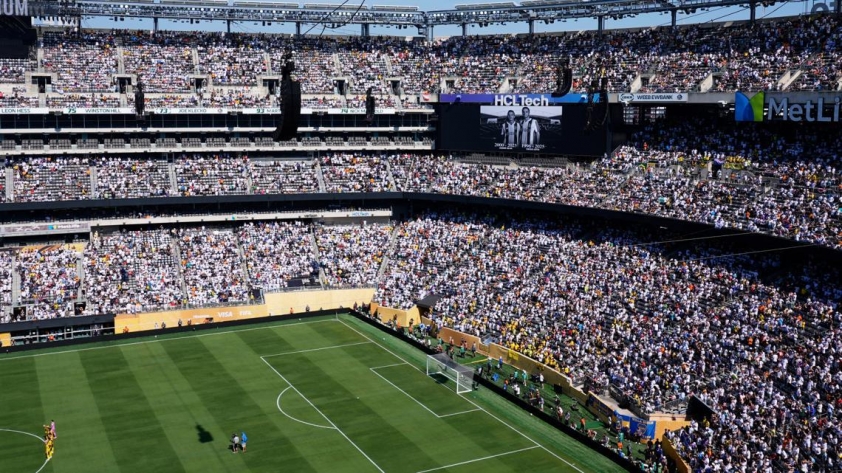 Các CĐV mua vé từ sớm chịu thiệt thòi trước chính sách giá vé của FIFA (nguồn ảnh KENS 5)