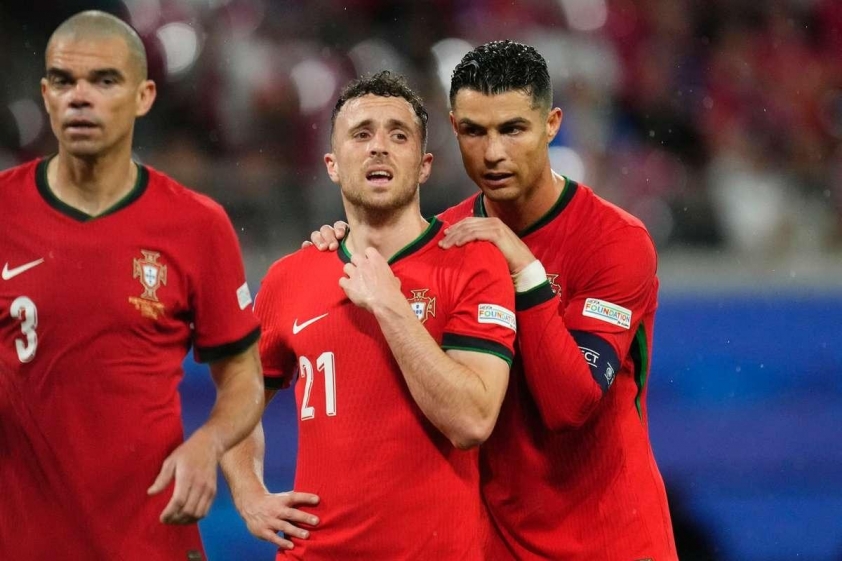 Có lẽ Ronaldo đã đúng khi không đến dự lễ viếng của người đồng đội xấu số.