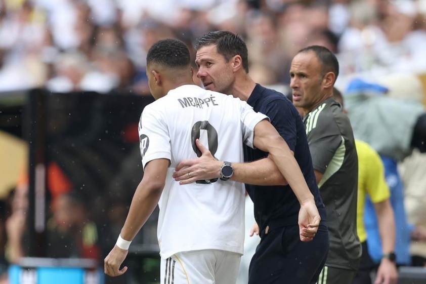 Nhà báo Manolo Lama khuyên Alonso nên chọn Mbappé