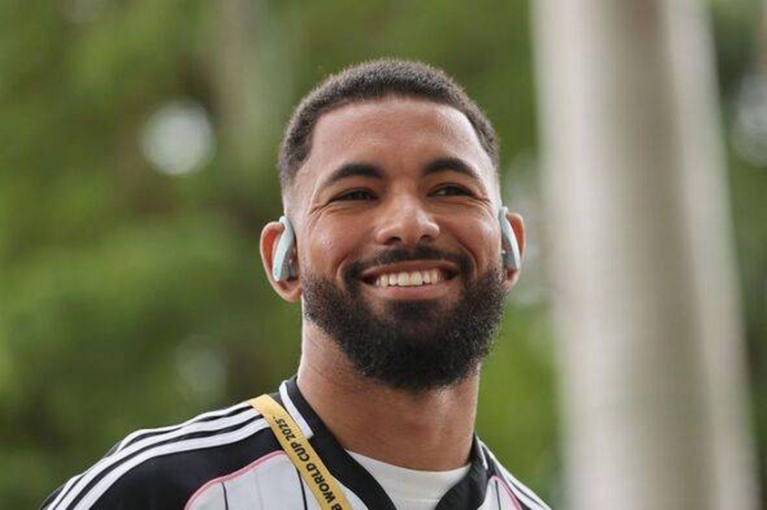 Douglas Luiz dự kiến sẽ đến MU theo chiều ngược lại (Ảnh: Daily Star)