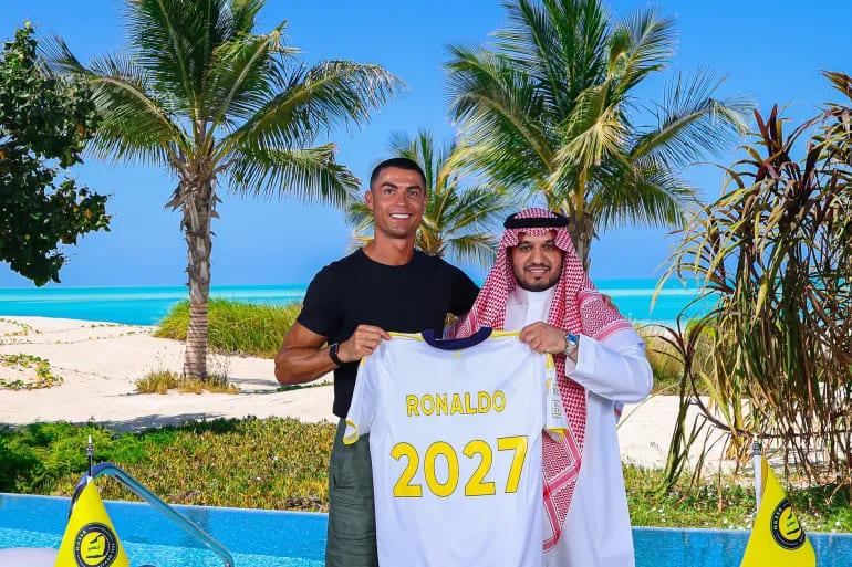 Ronaldo cam kết tương lai với Al-Nassr (Ảnh: Al Jazeera)