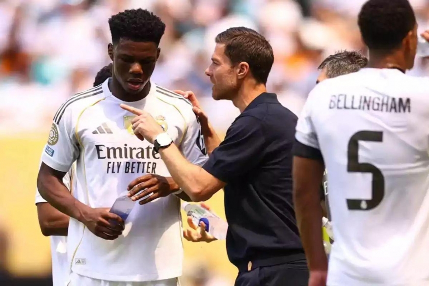 Tchouameni dành lời khen cho HLV Xabi Alonso (Ảnh: Real Madrid Confidencial).