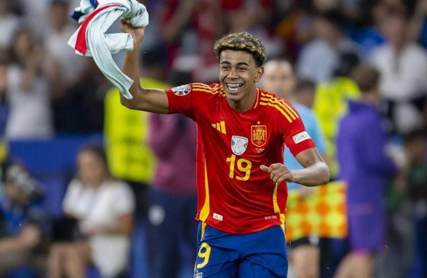 Lamine Yamal cũng đã đạt được chức vô địch EURO 2024 cùng ĐT Tây Ban Nha. Ảnh: GOAL