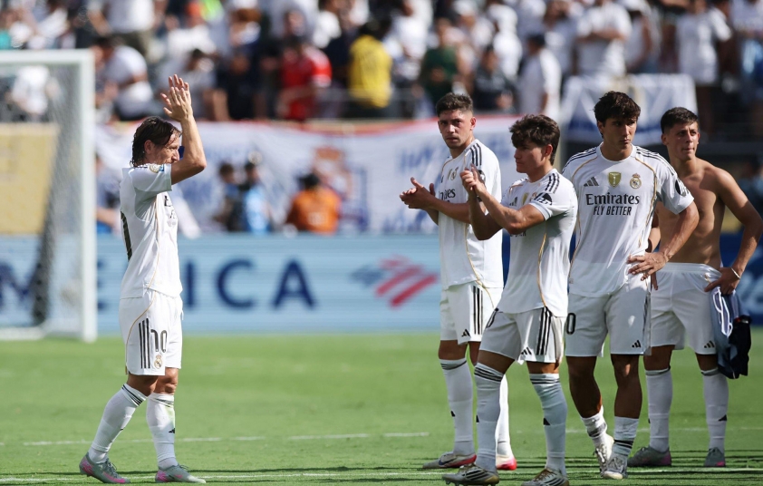 Các cầu thủ Real gửi lời tri ân đến Modric (Ảnh: MARCA)