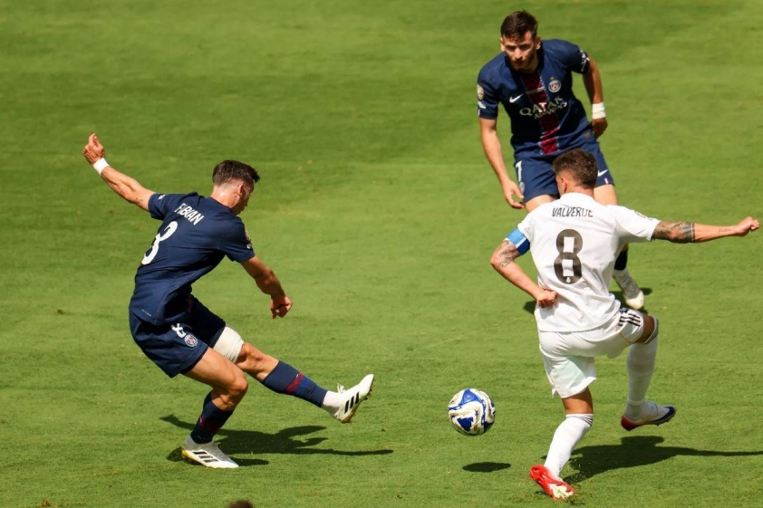 Fabian Ruiz nâng tỉ số lên 3-0 cho PSG ngay phút thứ 24 (Ảnh: The Sun).