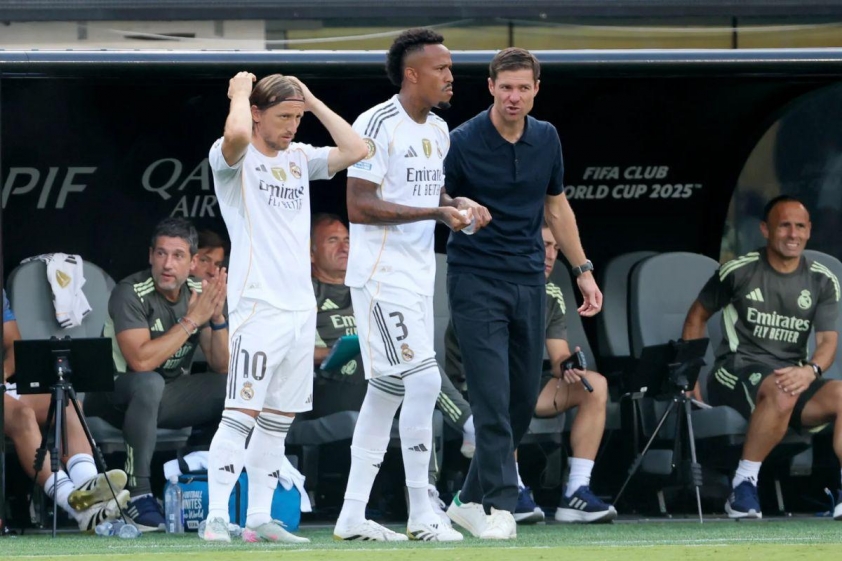 HLV Xabi Alonso vừa trải qua thất bại đau đớn cùng Real Madrid (Ảnh: The Sun).