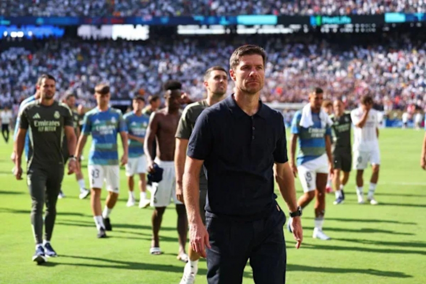 HLV Xabi Alonso vẫn còn nhiều việc phải làm tại Real Madrid (Ảnh: Yahoo Sports).