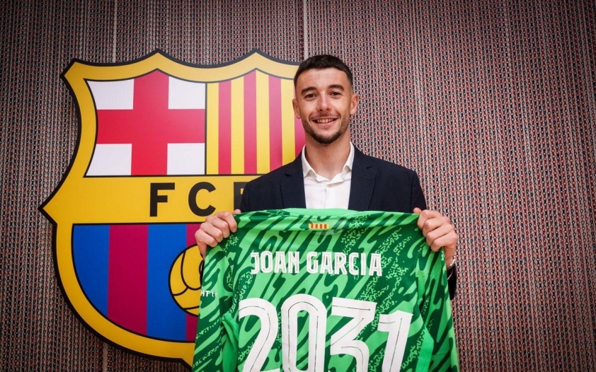 Joan Garcia được Barcelona lên kế hoạch thay cho Ter Stegen ngay đầu mùa (Ảnh: Fran Santiago)