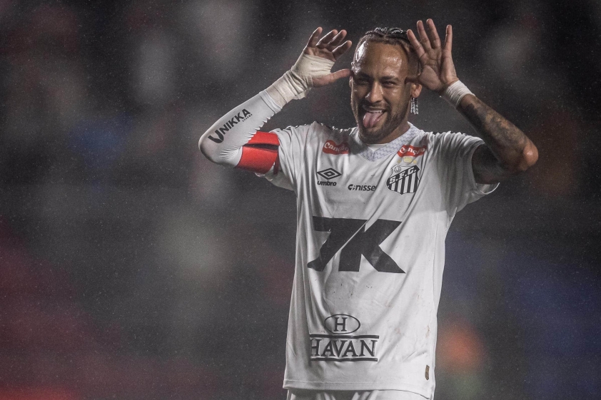 Neymar rạng rỡ ăn mừng sau khi lập công cho Santos (Ảnh: X Santos)
