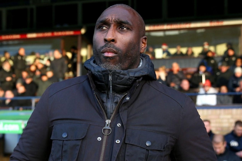Huyền thoại Sol Campbell khó hiểu với quyết định của BLĐ Arsenal (Ảnh: SkySport)