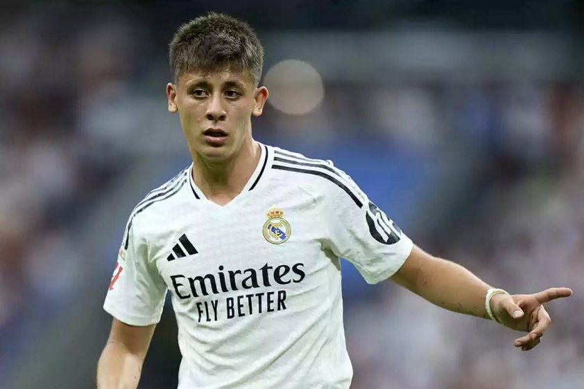 Kroos cũng dành những lời khen dành cho Arda Güler số 10 mới của Real Madrid (Ảnh: Clara Margais)