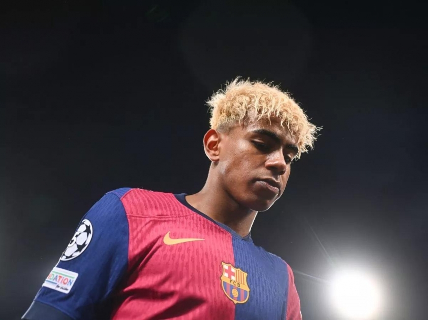 Yamal đang chịu những áp lực rất lớn trong khoảng thời gian gần đây. Ảnh: Football London