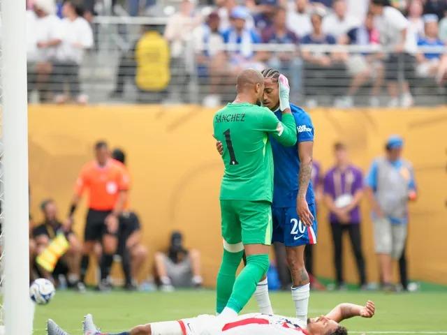 Robert Sanchez: Người hùng bất ngờ của Chelsea, giống Petr Cech 4 Robert Sanchez hóa người hùng của Chelsea trong trận chung kết (Ảnh: Andy Brent)