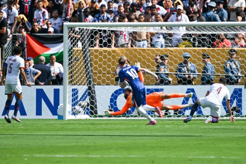 Palmer nhân đôi cách biệt cho Chelsea 8 phút sau đó (Ảnh: The Sun).
