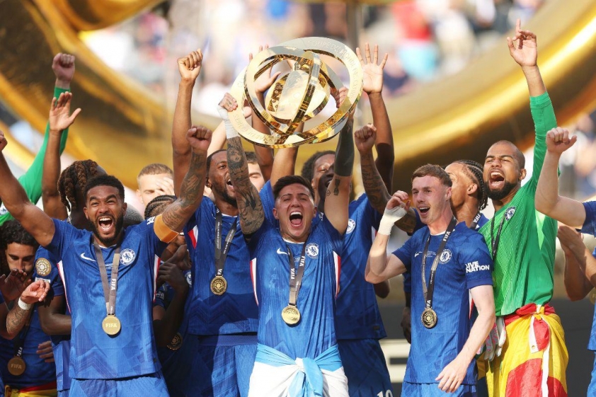 Enzo Fernandez ghi dấu ấn lịch sử với cú đúp danh hiệu thế giới 7 Enzo Fernandez vô địch FIFA Club World Cup 2025 cùng Chelsea (Ảnh: CLB Chelsea).