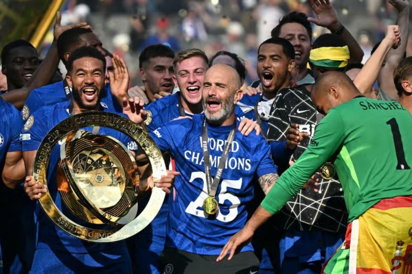 HLV Maresca giúp Chelsea khép lại mùa giải kiệt sức bằng chức vô địch thế giới (Ảnh: Evening Standard).