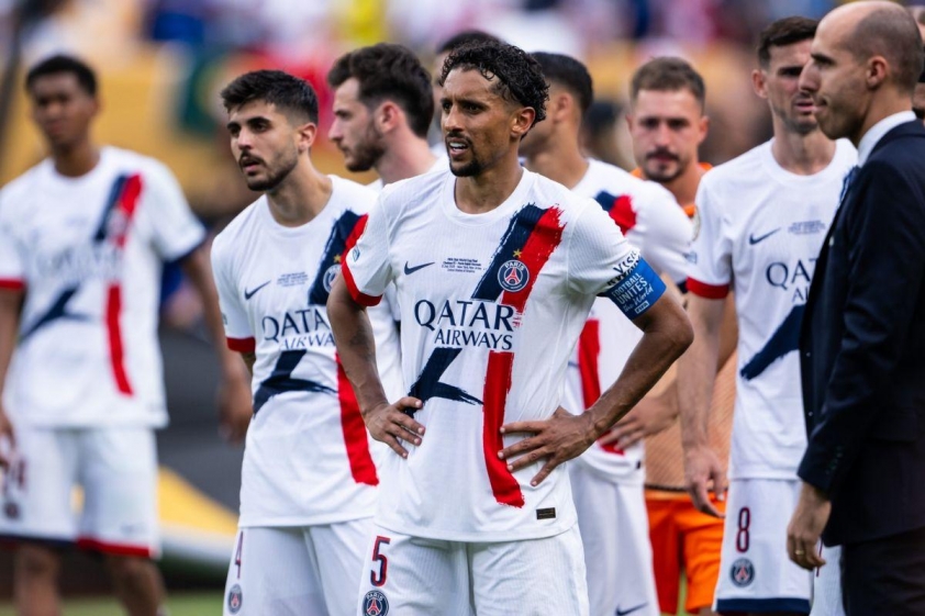 PSG hoàn toàn bất lực trước sức ép từ Chelsea (Ảnh: DAZN).