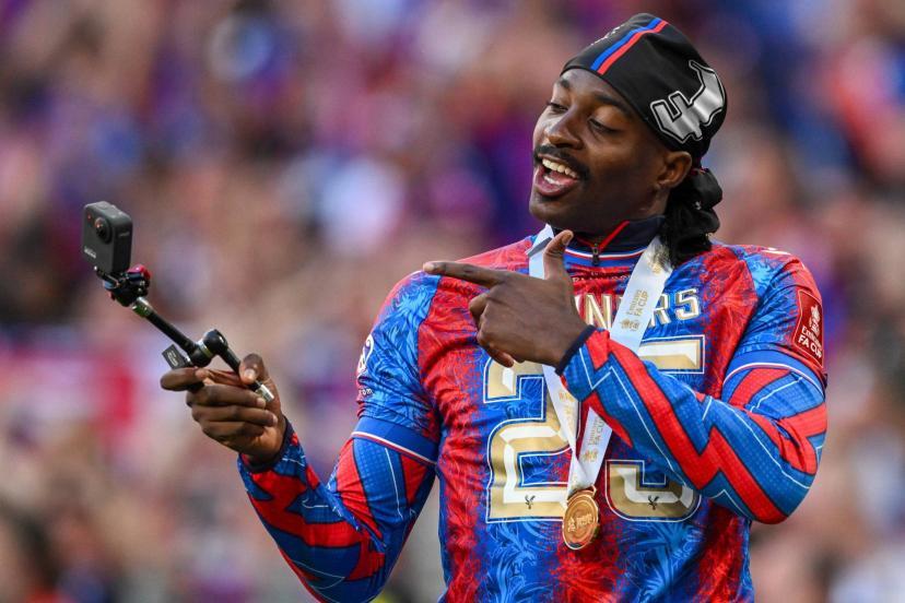 Tiền đạo người Pháp góp công lớn giúp Crystal Palace vô địch FA Cup (Ảnh: GOAL)