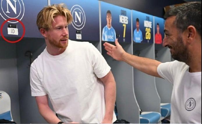 Vị trí tủ đồ của Kevin De Bruyne cũng là số 10