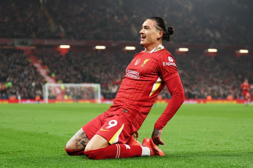 Tương lai bất định đang chờ tiền đạo người Uruguay (Ảnh: This is Anfield)