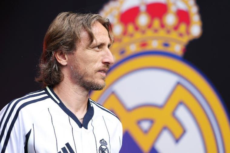 Luka Modric bị hủy theo dõi ngay sau khi rời Real Madrid (Ảnh: MARCA)