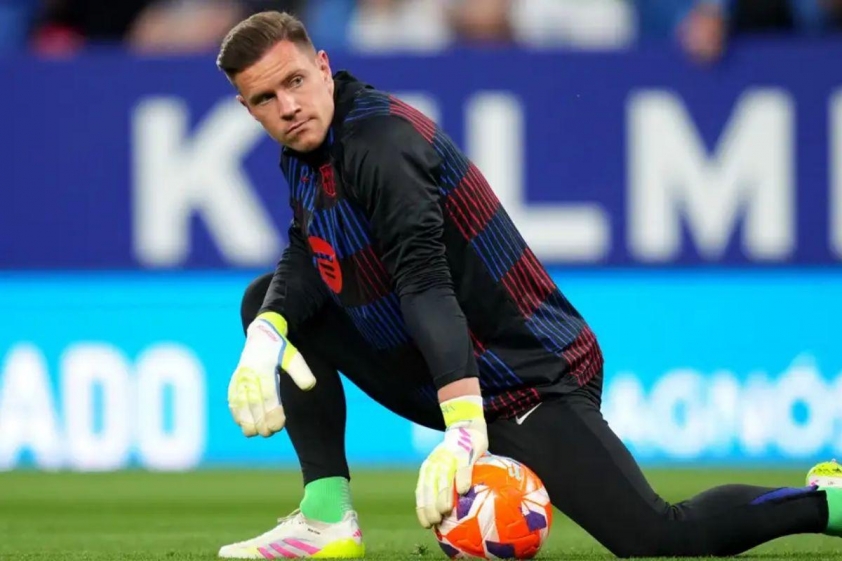 Nếu Ter Stegen phẫu thuật, Barca hết hy vọng bán anh để giảm quỹ lương (Ảnh: GOAL).