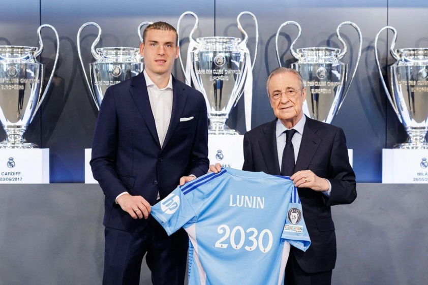 Mùa hè năm ngoái, Lunin đã ký gia hạn hợp đồng với Real Madrid đến năm 2030 (Ảnh: Madrid Universal).