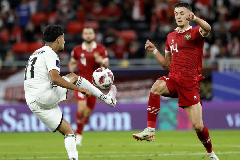 Ivar Jenner và Zidane Iqbal từng nhiều lần đối đầu trên sân cỏ (Ảnh: Bola).
