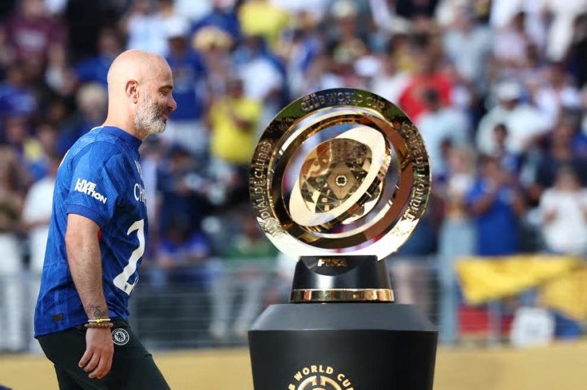 Enzo Maresca và Cúp vô địch Club World Cup.