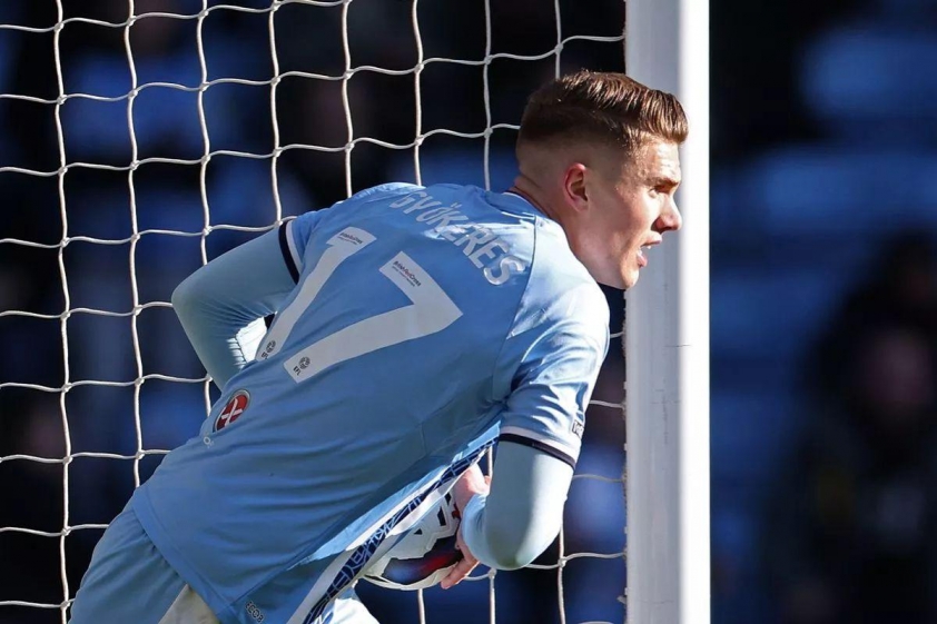 Viktor Gyokeres đã mặc áo số 17 của Coventry City (Ảnh: The Mirror).