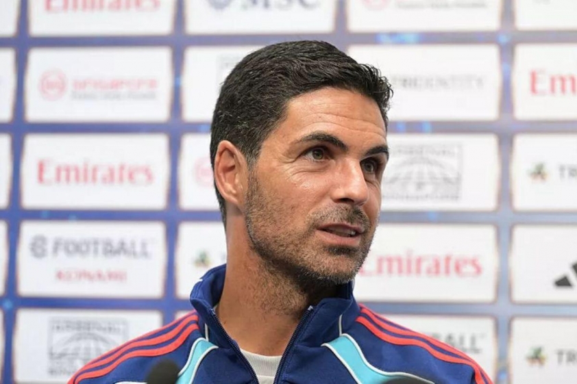 Mikel Arteta từ chối bình luận về cầu thủ chưa phải người của Arsenal (Ảnh: Football London).