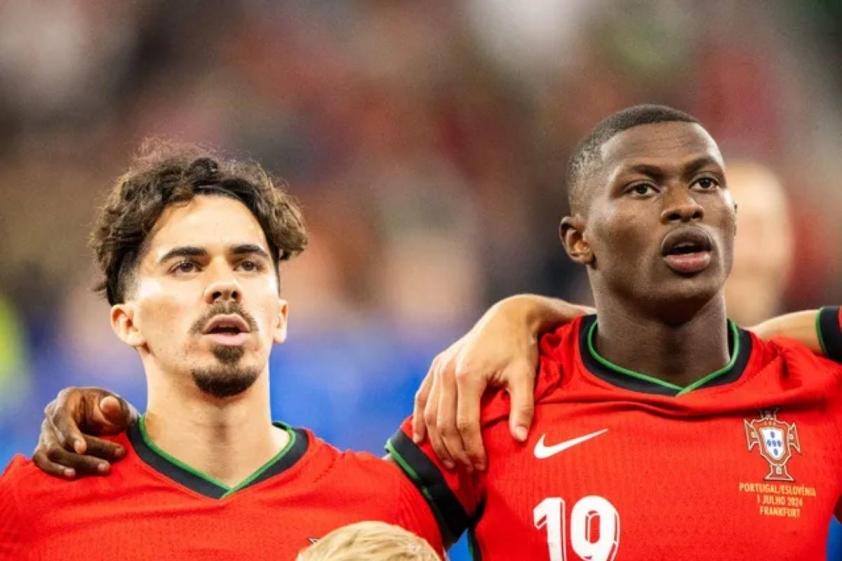 HLV Mourinho ủng hộ Vitinha hoặc Nuno Mendes giành Quả bóng Vàng 2025 (Ảnh: Sports Mole).