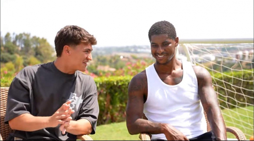 Rashford đến Barca: Từ ngôi sao 100 triệu bảng tới ‘người thừa’ ở MU 12 Khi được hỏi có muốn chơi cùng Yamal hay không, Rashford trả lời một cách ẩn ý.