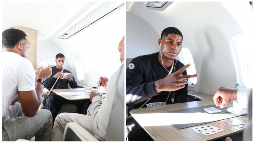 Rashford đến Barca: Từ ngôi sao 100 triệu bảng tới ‘người thừa’ ở MU 8 Rashford chia sẻ hình ảnh chơi bài trên chuyến bay tới Barcelona.