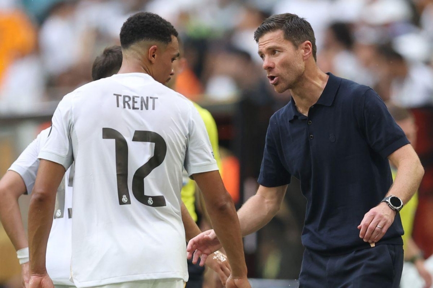 Xabi Alonso sẽ có nhiều việc cần giải quyết cùng Alexander-Arnold (Ảnh: SPORTbible).