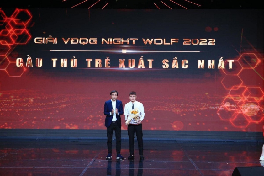 Nguyễn Phi Hoàng từng giành giải Cầu thủ trẻ xuất sắc nhất mùa giải V.League 2022 (Ảnh: CLB SHB Đà Nẵng).