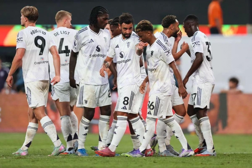 Manchester United ăn mừng bàn thắng vào lưới West Ham (Ảnh: The Mirror).