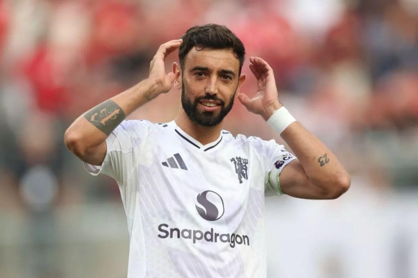 Bruno Fernandes ghi hai bàn trong chiến thắng của Man United trước West Ham (Ảnh: The Mirror).