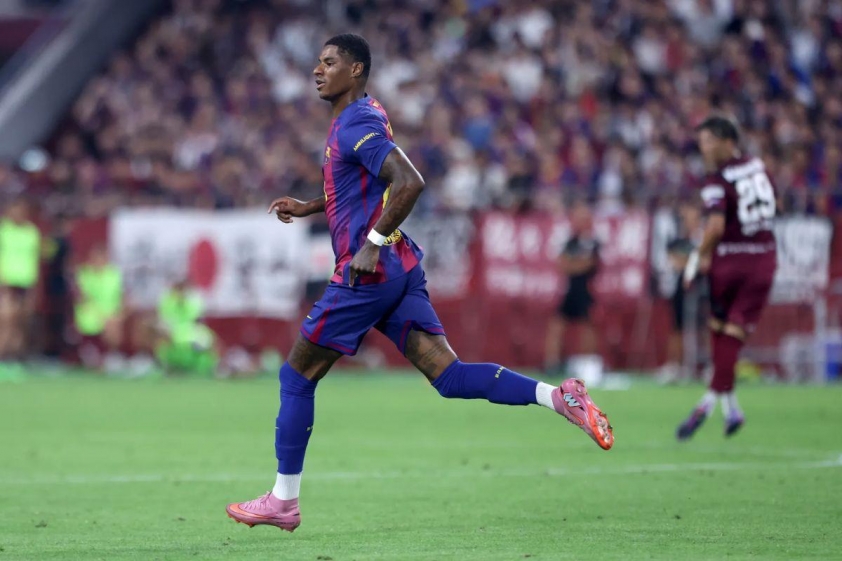 Trận ra mắt của Marcus Rashford tại Barcelona chỉ kéo dài 33 phút (Ảnh: The Sun).