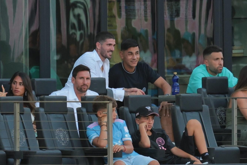 Lionel Messi theo dõi Inter Miami đấu với FC Cincinnati trong khi đang chịu án treo giò.