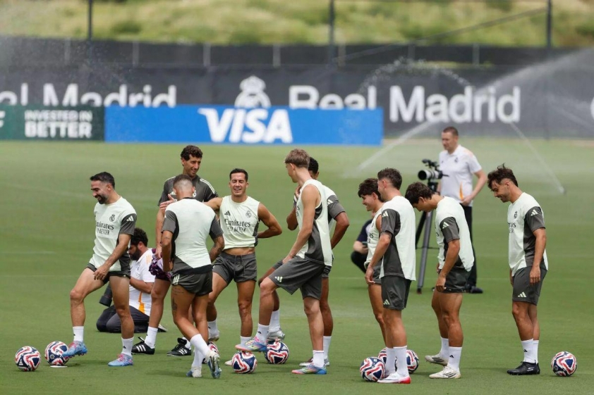 Các cầu thủ Real Madrid tập luyện cho mùa giải mới (Ảnh: SPORT).
