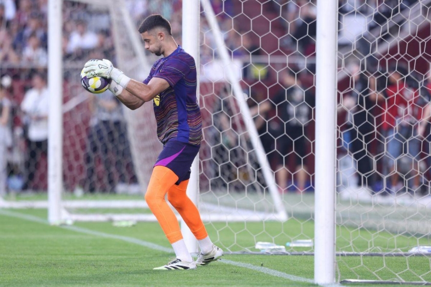 Joan Garcia được chọn là người bắt chính cho Barca (Ảnh: Barca Universal).