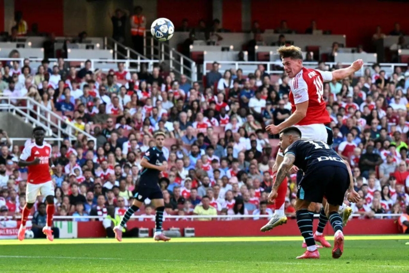Bàn thắng đầu tiên của Gyokeres cho Arsenal đến từ pha đến đánh đầu (Ảnh: talkSPORT).