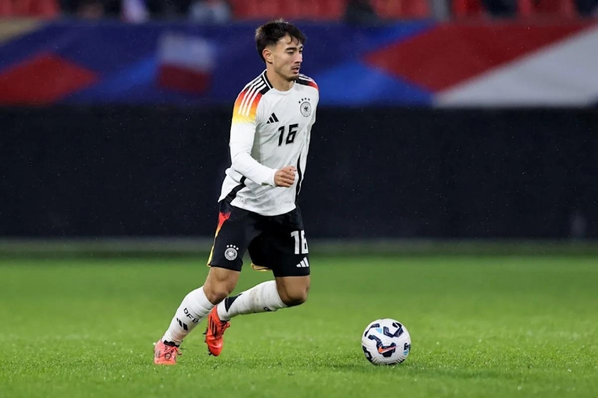 Jens Castrop đã chơi rất ấn tượng khi còn ở các lứa trẻ của Đức (Ảnh: OneFootBall).