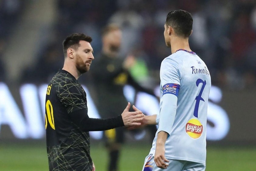 Trước đó, Messi và Ronaldo đang dẫn đầu doanh số áo thể thao toàn cầu năm 2025 (Ảnh: talkSPORT).