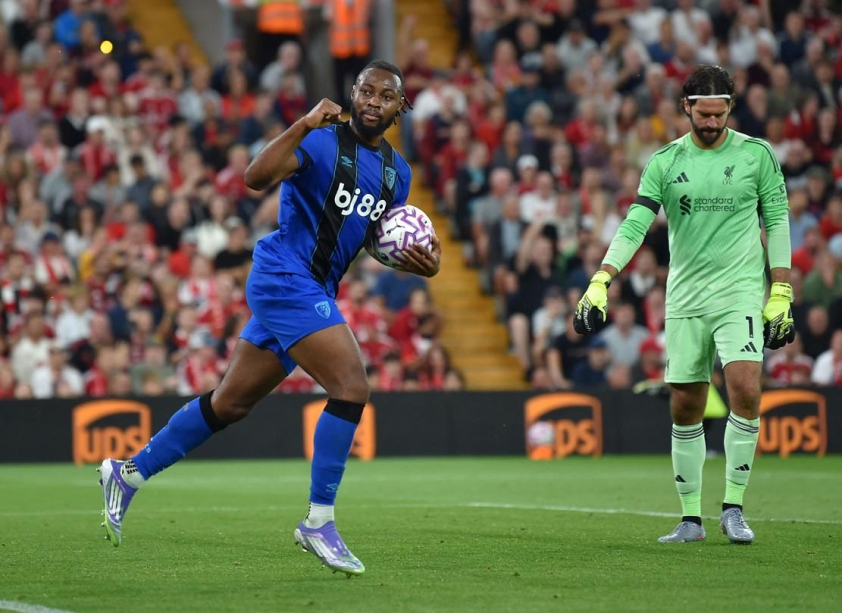 Liverpool để đối thủ chọc thủng lưới quá đơn giản - Ảnh: @EKscouting