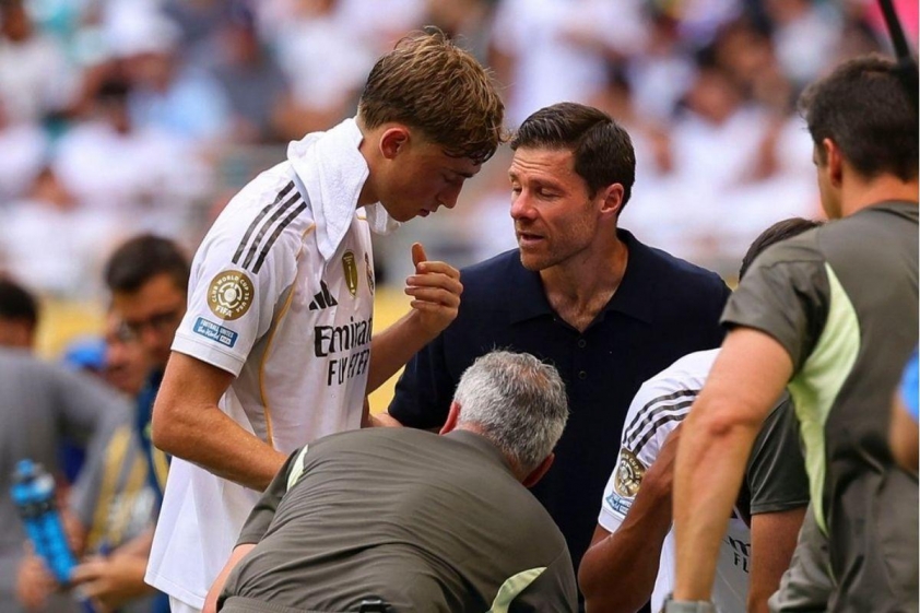 Huijsen sẽ là chìa khóa quan trọng trong việc khởi phát lối chơi của Xabi Alonso (Ảnh: Be Soccer).