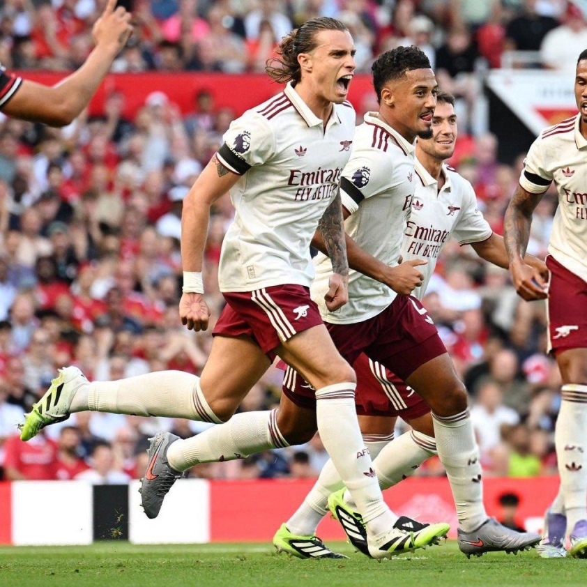 Arsenal đã có 3 điểm đầu tiên ở Ngoại hạng Anh 2025/26 còn MU thì chưa - Ảnh: @DailyAFC